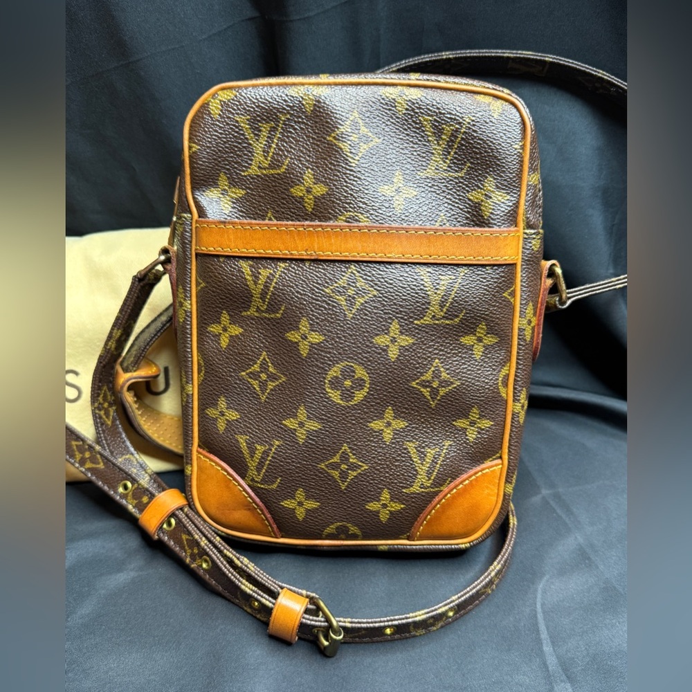 Louis Vuitton LV Danube Brown Monogram Crossbody/Shoulder Bag with COA - Picture 8 of 16